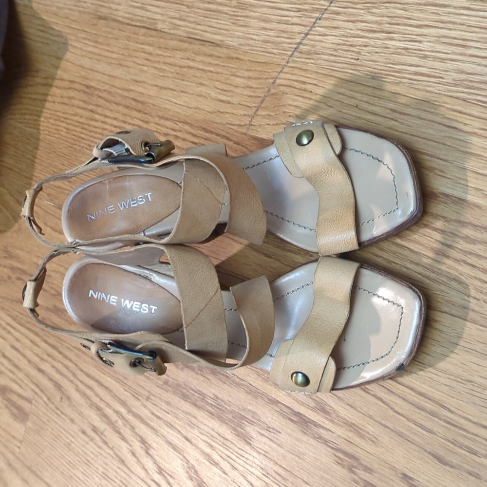 Nine West tan platform sandals size 7.5